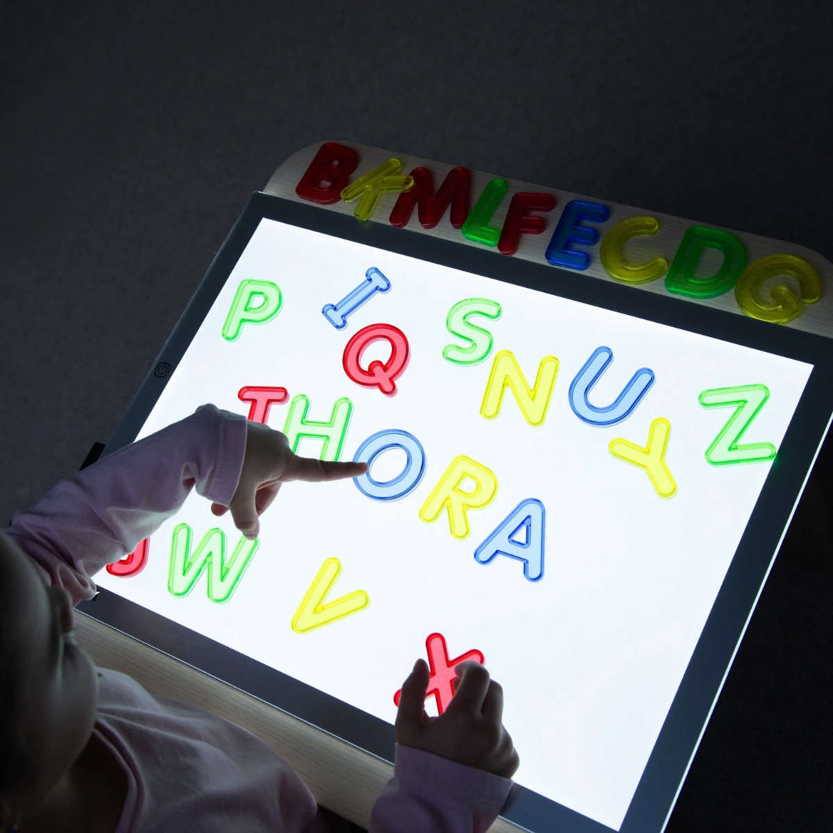 Alphabet translucide de couleur – Lettres majuscules mobiles pour lecture, écriture et tri