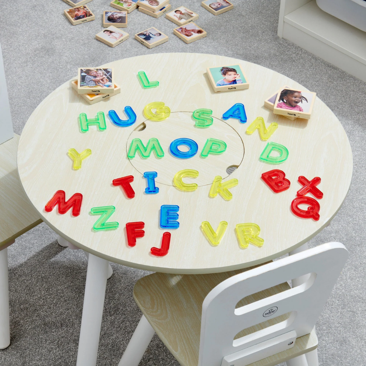 Alphabet translucide de couleur – Lettres majuscules mobiles pour lecture, écriture et tri