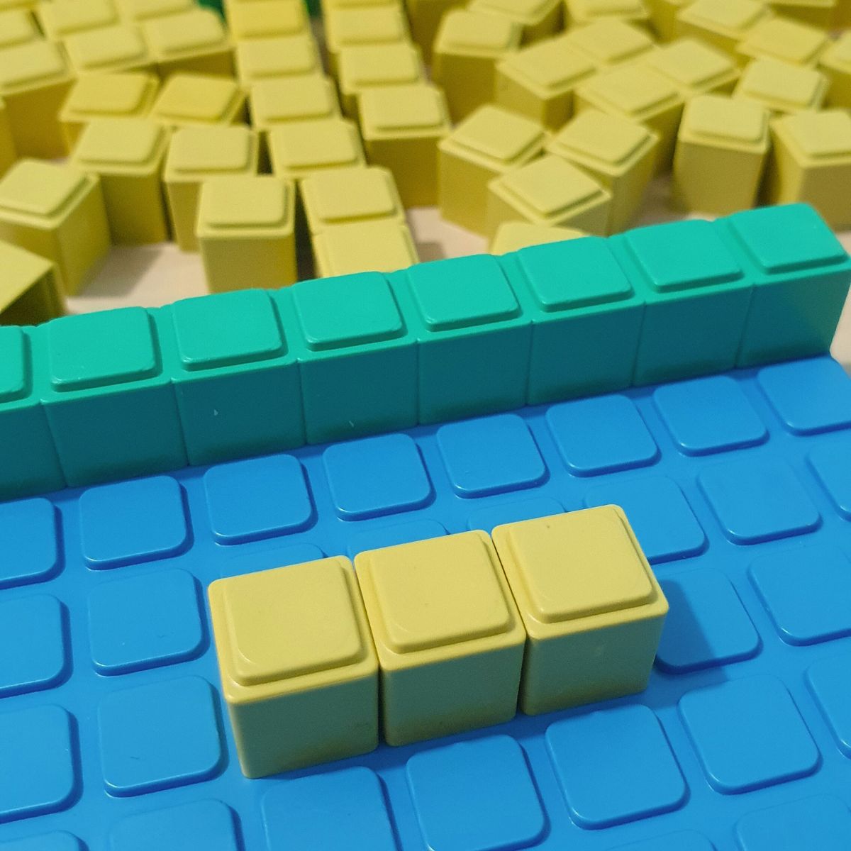 Cubes Base 10 – Comprendre unités, dizaines, centaines, milliers par manipulation